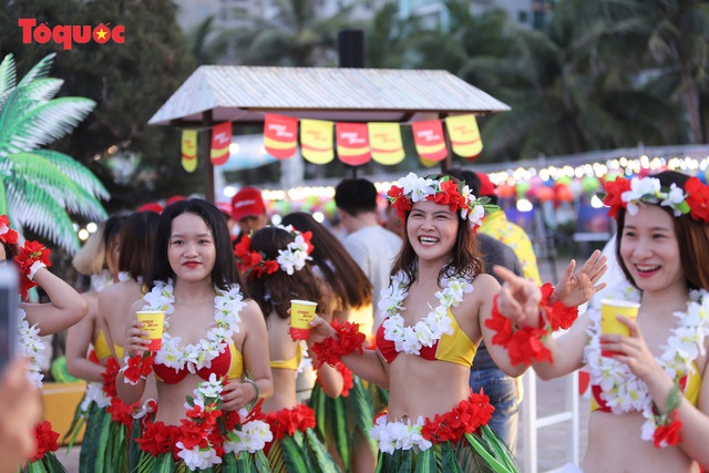 Hàng trăm người đẹp mặc bikini nhảy flashmob trên bãi biển Đà Nẵng  - Ảnh 7.