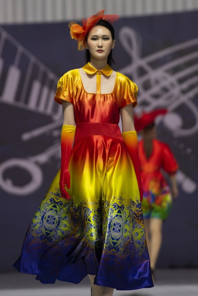 Hoa hậu Thủy Tiên toả sáng với thiết kế của Đỗ Trịnh Hoài Nam tại Hàn Quốc - Ảnh 5.