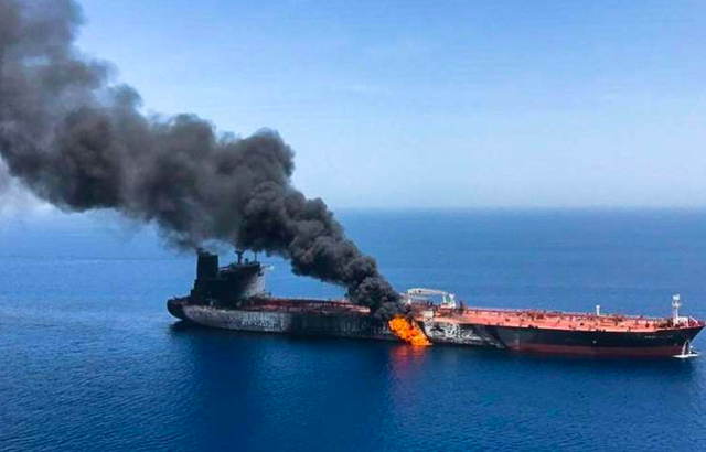 Iran soi quá khứ suy ra chủ mưu vụ tấn công tàu chở dầu Vịnh Oman - Ảnh 1.