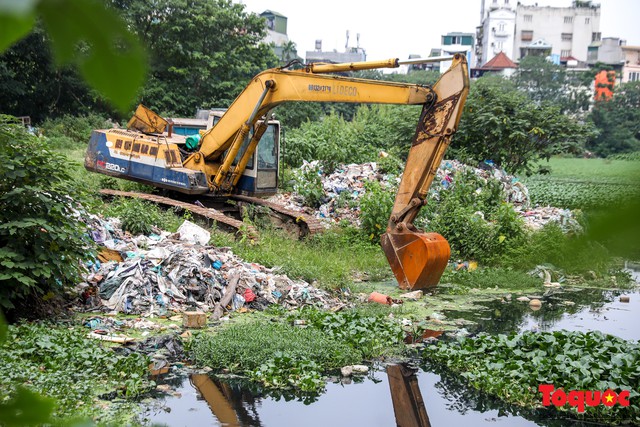 Hà Nội: Cận cảnh tình trạng ô nhiễm nghiêm trọng của hồ Linh Quang tồn tại nhiều năm qua  - Ảnh 5.