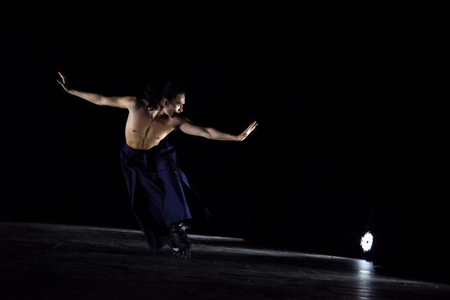 Mãn nhãn màn múa trên patin của nghệ sĩ người Pháp gốc Việt - Ảnh 3.