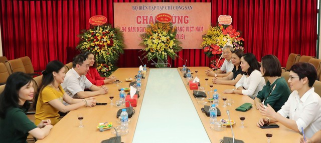 Thứ trưởng Trịnh Thị Thủy thăm và chúc mừng các cơ quan báo chí nhân Ngày Báo chí cách mạng Việt Nam - Ảnh 3.