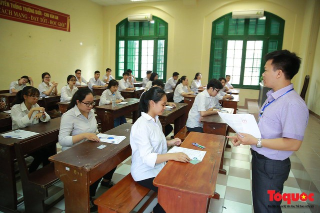 Hơn 85.000 thí sinh Hà Nội chính thức bước vào kỳ thi tuyển vào lớp 10 THPT công lập - Ảnh 1.