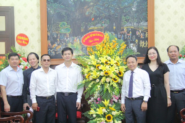 Thứ trưởng Lê Quang Tùng thăm và chúc mừng các cơ quan báo chí nhân Ngày Báo chí cách mạng Việt Nam - Ảnh 1.
