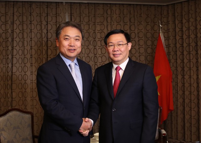 Phó Thủ tướng Vương Đình Huệ: Các ngân hàng Hàn Quốc có thể mua các ngân hàng yếu kém đang được cơ cấu lại của Việt Nam - Ảnh 2.