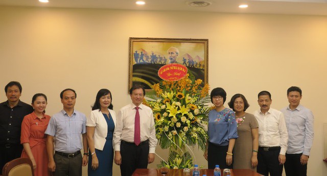 Thứ trưởng Tạ Quang Đông thăm và chúc mừng các cơ quan báo chí nhân Ngày Báo chí cách mạng Việt Nam - Ảnh 1.