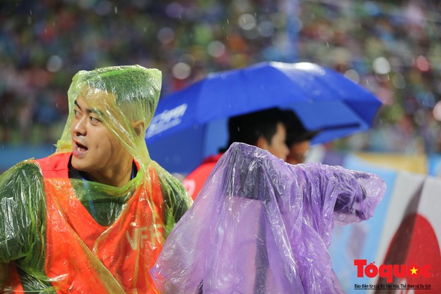 Phóng viên ảnh dầm mưa săn vàng cùng Thể thao Việt Nam - Ảnh 10.