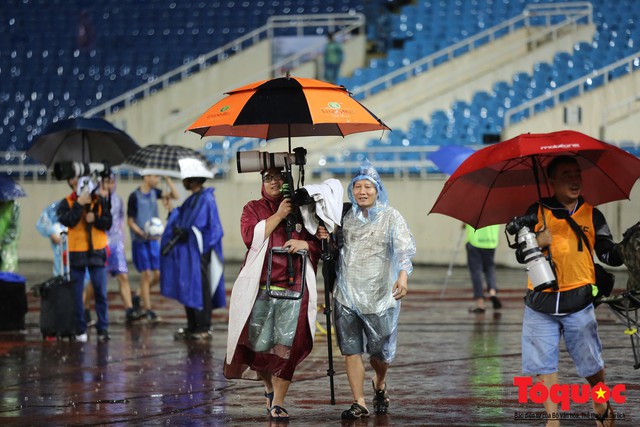 Phóng viên ảnh dầm mưa săn vàng cùng Thể thao Việt Nam - Ảnh 18.
