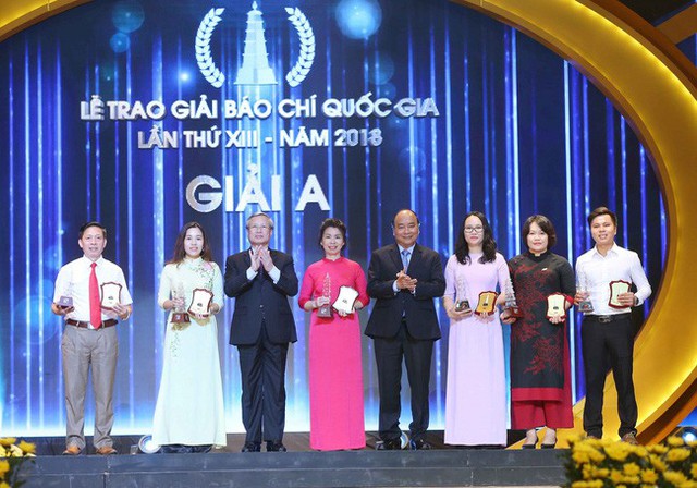 Thủ tướng Nguyễn Xuân Phúc dự Lễ trao Giải Báo chí Quốc gia lần thứ XIII - năm 2018 - Ảnh 2.