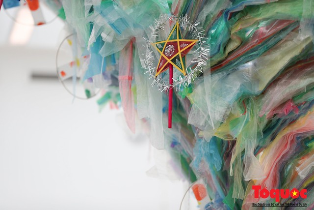 “Hành tinh nhựa” truyền đi thông điệp sử dụng đồ nhựa có ý thức - Ảnh 6.