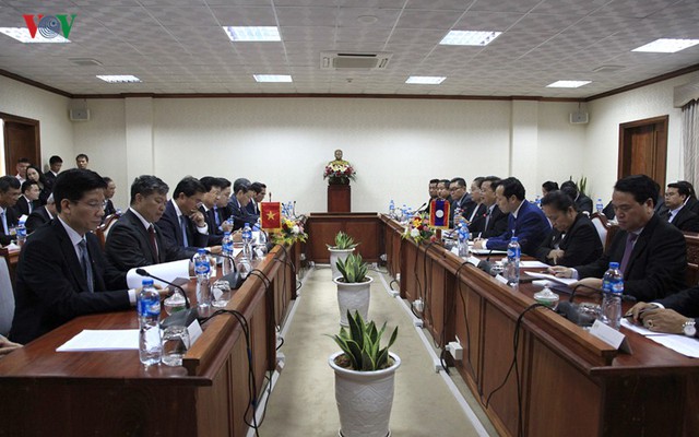 Phó Thủ tướng Trịnh Đình Dũng thăm và làm việc tại Lào - Ảnh 2.
