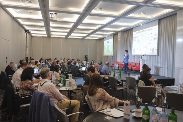  Vinamilk là đại diện duy nhất của châu Á trình bày về xu hướng organic tại Hội nghị sữa toàn cầu 2019 tại Bồ Đào Nha - Ảnh 2.