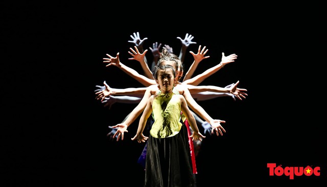 Gần 100 vũ công nhí biến hóa kì ảo trong “Sắc Màu Tuổi Thơ” - Ảnh 4.