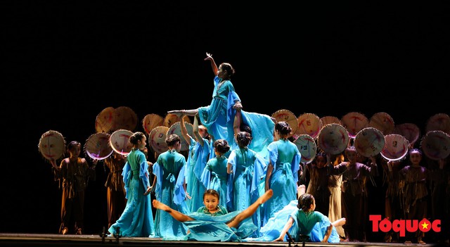 Gần 100 vũ công nhí biến hóa kì ảo trong “Sắc Màu Tuổi Thơ” - Ảnh 6.