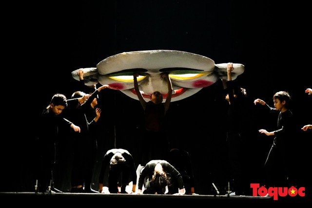 Gần 100 vũ công nhí biến hóa kì ảo trong “Sắc Màu Tuổi Thơ” - Ảnh 12.