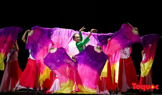 Gần 100 vũ công nhí biến hóa kì ảo trong “Sắc Màu Tuổi Thơ” - Ảnh 22.
