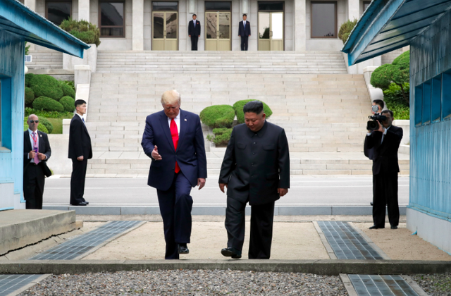 Bất ngờ động thái ngược dòng của Mỹ đúng ngày TT Trump muốn gặp Chủ tịch Kim - Ảnh 1.