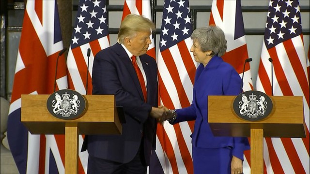 Bất ngờ kẻ dám chặn xe Quái thú của Tổng thống Trump ngay trước mắt Thủ tướng Anh - Ảnh 5.