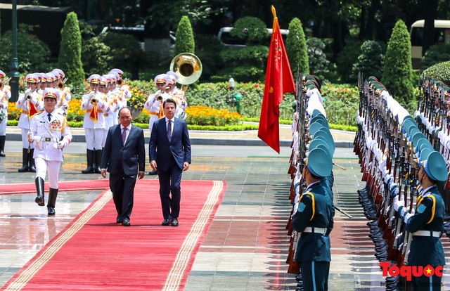 Hình ảnh lễ đón chính thức Thủ tướng Cộng hòa Italy Giuseppe Conte đến thăm Việt Nam - Ảnh 5.