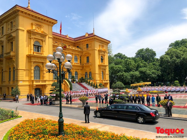 Hình ảnh lễ đón chính thức Thủ tướng Cộng hòa Italy Giuseppe Conte đến thăm Việt Nam - Ảnh 1.