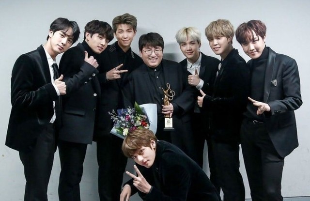 7 chàng trai BTS được mời chấm giải âm nhạc Grammy danh giá - Ảnh 1.