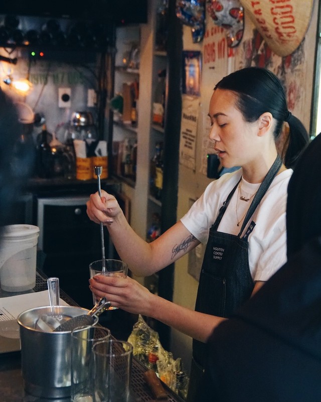 Cô gái gốc Việt trải lòng về kỷ lục độc đầu tiên tại Mỹ và tiệm cà phê phin giữa lòng New York - Ảnh 1.