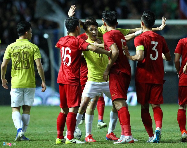 Trước áp lực dư luận, Messi Thái phải chính thức xin lỗi Đoàn Văn Hậu và đội tuyển Việt Nam - Ảnh 2.