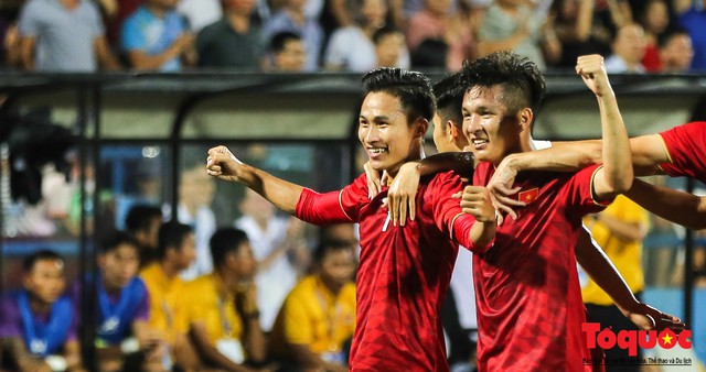 Toàn cảnh U23 Việt Nam đè bẹp U23 Myanmar trong trận thủy chiến trên đất Tổ Vua Hùng - Ảnh 9.