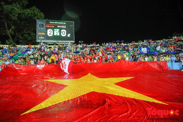 Toàn cảnh U23 Việt Nam đè bẹp U23 Myanmar trong trận thủy chiến trên đất Tổ Vua Hùng - Ảnh 21.