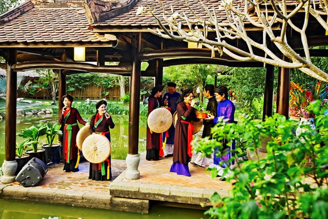 Sắc màu di sản văn hóa hội tụ tại thành phố biển Nha Trang - Ảnh 1.