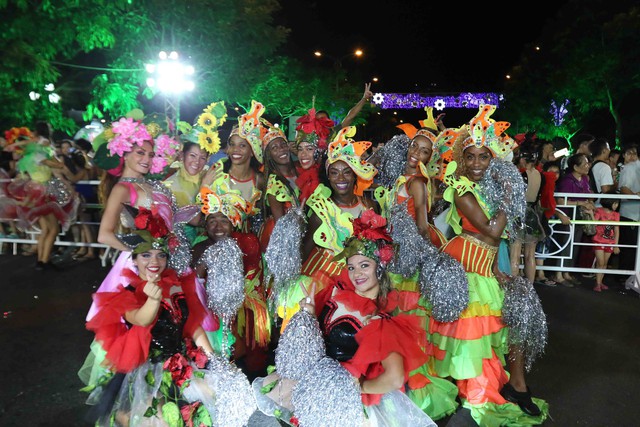 Màn múa lửa trong đêm 30/6 khiến khán giả Lễ hội carnival đường phố – DIFF 2019 vô cùng thích thú - Ảnh 5.