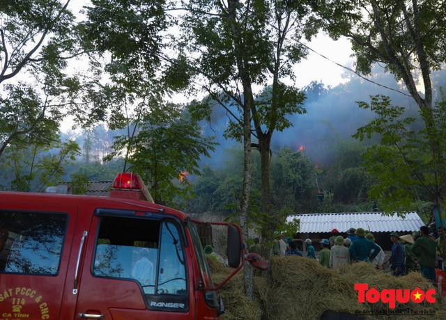 Vụ cháy rừng nghiêm trọng tại Hà Tĩnh: Đám cháy đã được khống chế hoàn toàn - Ảnh 4.