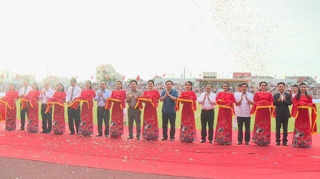 Phó Thủ tướng Vương Đình Huệ dự lễ khành thành Sân vận động Hà Tĩnh - Ảnh 2.