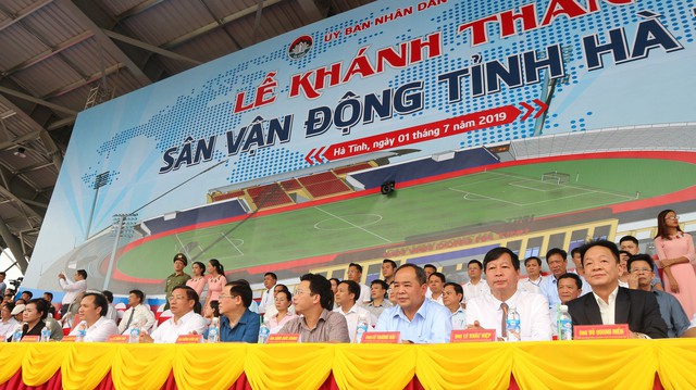 Phó Thủ tướng Vương Đình Huệ dự lễ khành thành Sân vận động Hà Tĩnh - Ảnh 1.