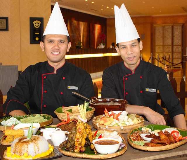 Thưởng thức nhiều món ngon truyền thống của nền ẩm thực Malaysia tại Việt Nam - Ảnh 1.