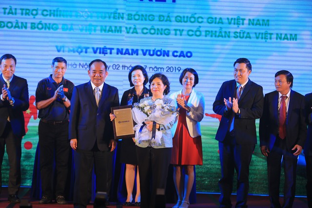 Đội tuyển Quốc gia Việt Nam tiếp tục nhận tài trợ lớn trong 3 năm liền - Ảnh 2.