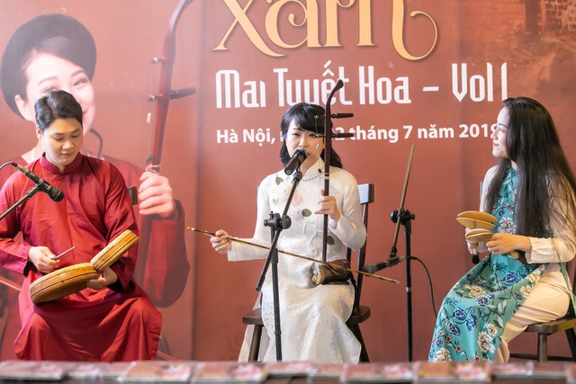 Truyền nhân của nghệ nhân Hà Thị Cầu ra mắt album xẩm đầu tay - Ảnh 1.