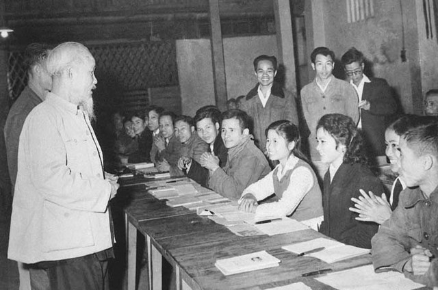 Di chúc Hồ Chí Minh định hướng về đào tạo nguồn nhân lực và sử dụng nhân tài trong sự nghiệp xây dựng, bảo vệ Tổ quốc hiện nay - Ảnh 1.