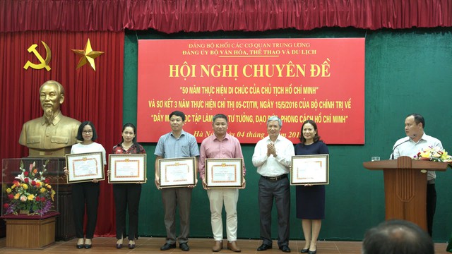 30 tập thể, cá nhân của Bộ VHTTDL đạt thành tích xuất sắc trong học tập và làm theo tư tưởng, đạo đức, phong cách Hồ Chí Minh - Ảnh 4.