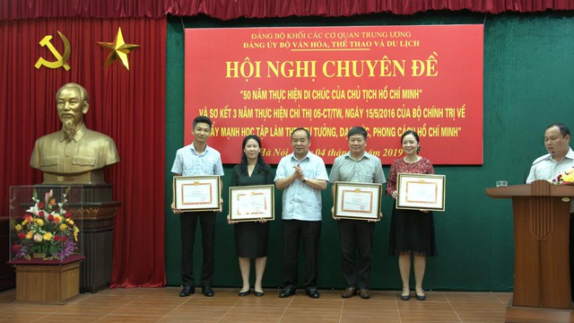 30 tập thể, cá nhân của Bộ VHTTDL đạt thành tích xuất sắc trong học tập và làm theo tư tưởng, đạo đức, phong cách Hồ Chí Minh - Ảnh 6.