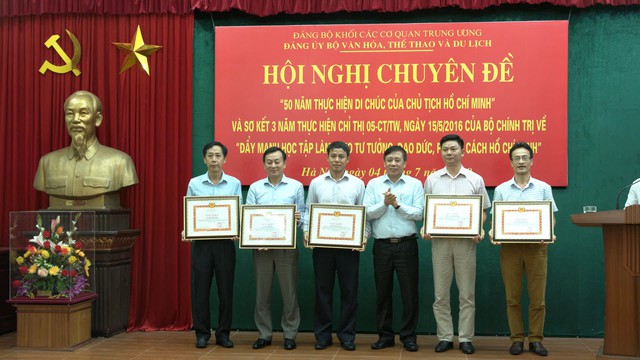 30 tập thể, cá nhân của Bộ VHTTDL đạt thành tích xuất sắc trong học tập và làm theo tư tưởng, đạo đức, phong cách Hồ Chí Minh - Ảnh 5.