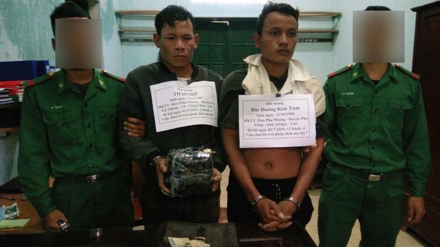 Hai đối tượng người Lào buôn ma túy đá bị bắt ở biên giới - Ảnh 1.
