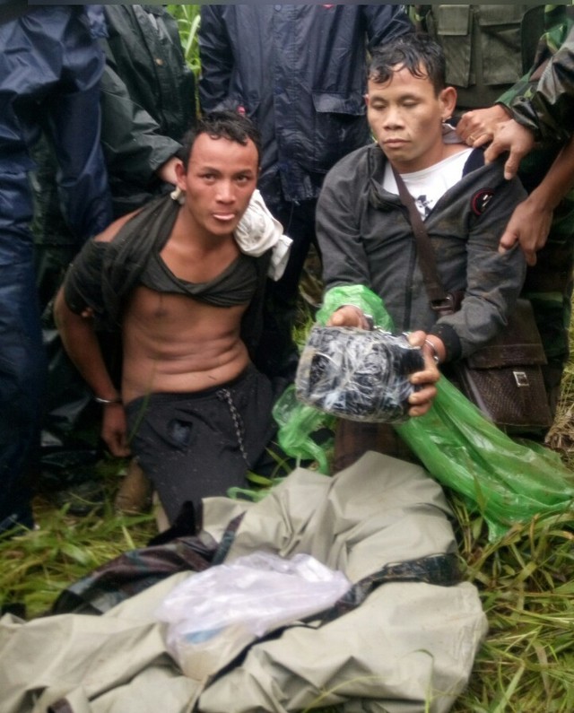 Hai đối tượng người Lào buôn ma túy đá bị bắt ở biên giới - Ảnh 2.