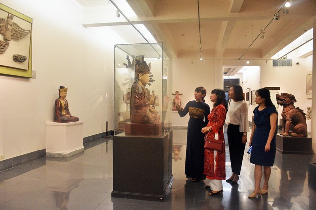 Hợp tác trưng bày giữa Bảo tàng Mỹ thuật Việt Nam và Bảo tàng Mỹ thuật Huế - Ảnh 2.