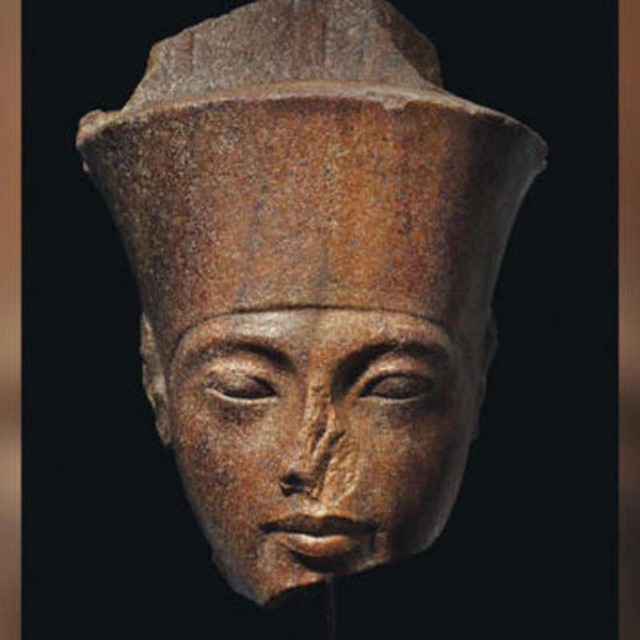 Bí ẩn bức tượng đang là tranh cãi nóng giữa Ai Cập và nhà đấu giá hàng đầu thế giới - Ảnh 1.