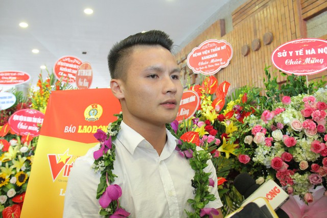 Quang Hải là một trong số 12 cá nhân được tôn vinh trong chương trình Vinh quang Việt Nam” năm 2019 - Ảnh 4.