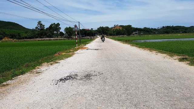 Con đường 5 tỷ ở Thanh Hóa nhanh hỏng bậc nhất Việt Nam - Ảnh 5.