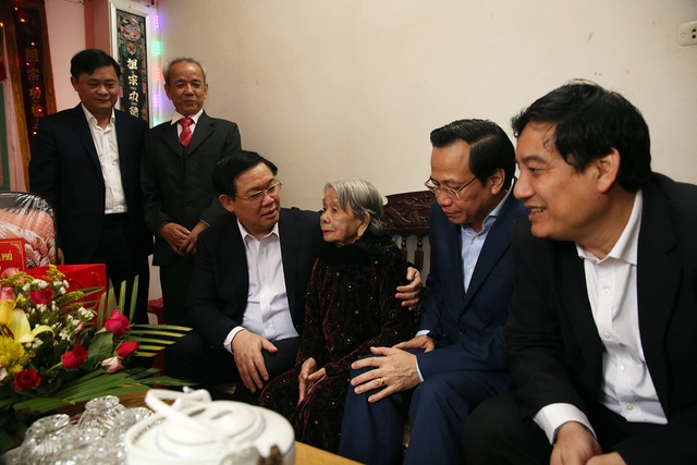 Phó Thủ tướng dâng hương Chủ tịch Hồ Chí Minh, thăm người có công Nghệ An  - Ảnh 2.