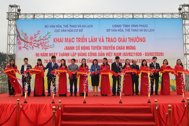 Trao giải tranh cổ động tuyên truyền chào mừng kỷ niệm 90 năm Ngày thành lập Đảng Cộng sản Việt Nam - Ảnh 1.