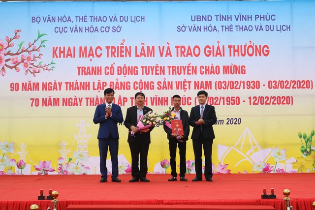 Trao giải tranh cổ động tuyên truyền chào mừng kỷ niệm 90 năm Ngày thành lập Đảng Cộng sản Việt Nam - Ảnh 4.
